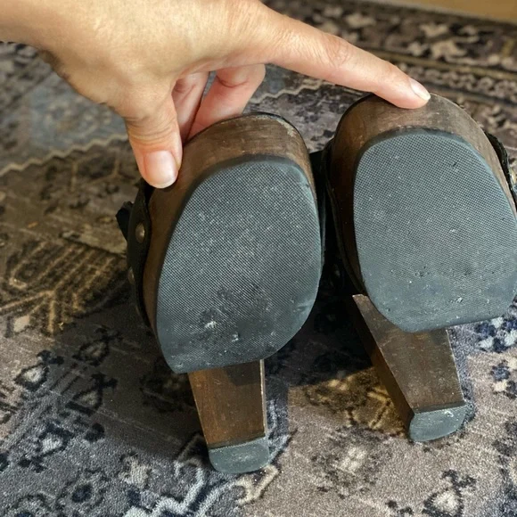 Stuart Weitzman Black Leather Heeled Sandals - Picture 4 of 4